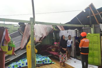 Empat rumah di Rappokaling Makassar disapu angin kencang