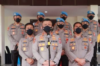 Kadiv Propam Polri beri penghargaan anggota dengan kinerja terbaik