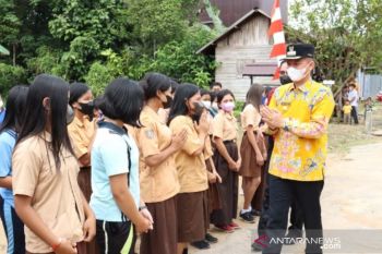 Bupati Gumas ingatkan tetap hati-hati walau PTM terbatas berjalan lancar