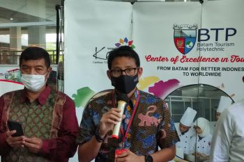 Menparekraf  berharap SDM pariwisata jadi tuan rumah di negeri sendiri