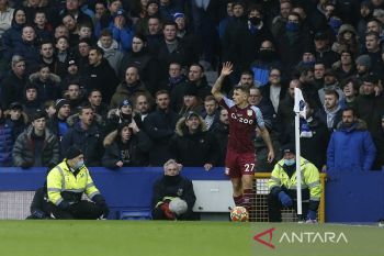 Paris Saint-Germain datangkan Lucas Digne dari Aston Villa