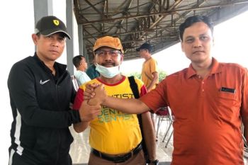 Perslobar NTB mengontrak mantan pelatih Arema FC Joko Susilo arungi Liga3