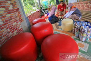 Pengolahan sampah menjadi kursi ecobrick
