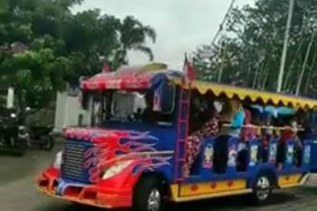 Polisi larang "kereta kelinci" beroperasi di jalan