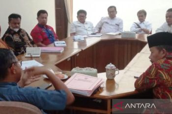 Bupati Agam inginkan BUMD pasarkan produk UMKM