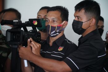 Personel Pendam XIII Merdeka dapat pelatihan jurnalistik videografi