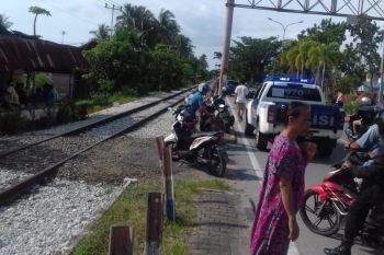 Hendak pulang ke rumah, pengendara sepeda motor tewas ditabrak kereta api di Jalan Adinegoro Padang