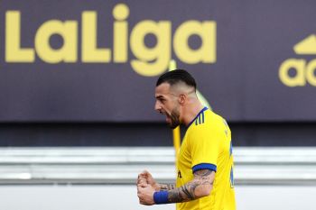 Liga Spanyol - Cadiz kalahkan Levante 2-0, Villarreal gusur Barcelona