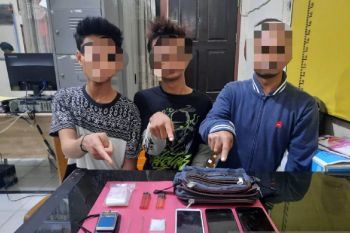 Warga Medan terangkap basah edarkan sabu bersama warga Siak Hulu