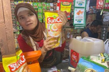 Pedagang pasar tradisional Palembang belum jual minyak goreng subsidi "satu harga"