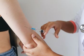 Kalbe berikan "suntik sehat" serentak di seluruh Indonesia