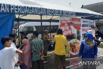 Hanya dua liter per orang, Pariaman mulai Operasi Pasar minyak goreng