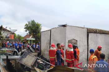 Diduga akibat gas bocor, rumah dan mobil warga Bengkulu terbakar