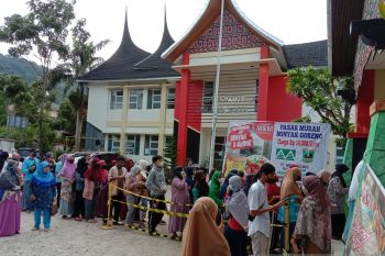 Pemkab Agam gelar operasi pasar minyak goreng di tiga kecamatan