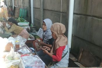 Harga minyak goreng di Kulon Progo masih tinggi Rp21 ribu per liter