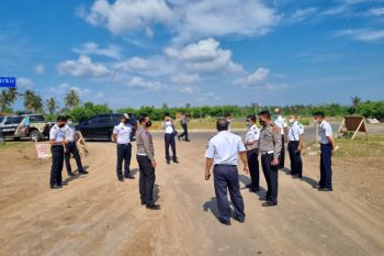 Aparat gabungan mengecek lokasi pos pengamanan MotoGP Mandalika