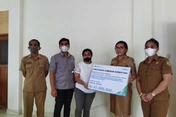 BPJS Ketenagakerjaan beri santunan bagi TKD Manggarai Barat