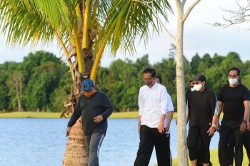 Presiden Jokowi olahraga bersama sebelum gelar pertemuan dengan PM Singapura
