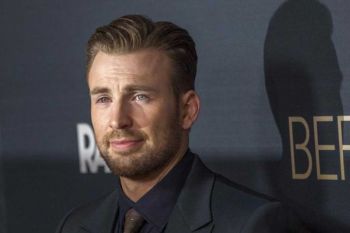 Aktor Chris Evans dikabarkan akan bergabung di film baru "Red One"