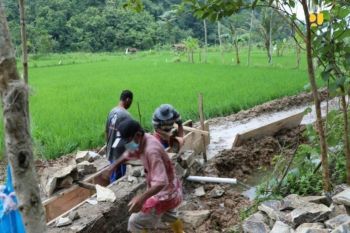 Menteri PUPR Basuki ungkapkan Program Padat Karya 2021 telah serap 1,8 juta pekerja