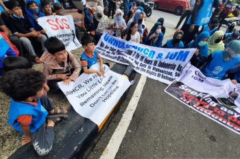 Imigran Afganistan serbu DPRD Riau tuntut kepastian dipindahkan ke negera ketiga