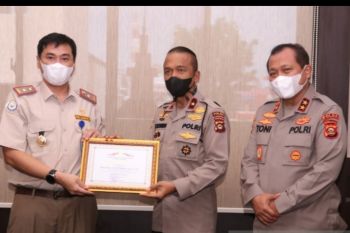Balai Karantina Ikan beri penghargaan personel Polda Sumsel