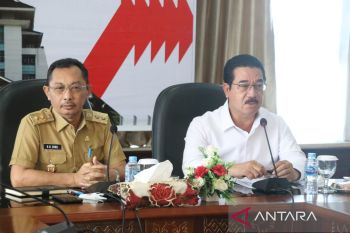 Hendrik Lewerissa ajak warga Maluku dukung perdamaian di Pulau Haruku, ingat pesan leluhur
