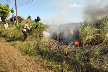 Armada rusak warga padamkan Karhutla secara manual