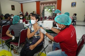 Penerima vaksin COVID-19 dosis lengkap mencapai 136.647.928 orang