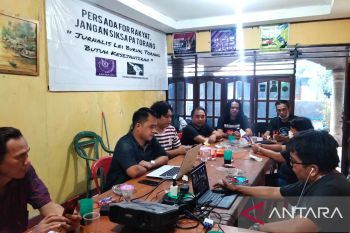 Dialog Dalam Rangka Annual Report LBH Pers Manado Bersama AJI