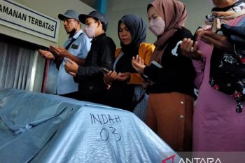 Jenazah korban pembakaran karaoke di Sorong diterbangkan ke kampung halaman di Sumbar