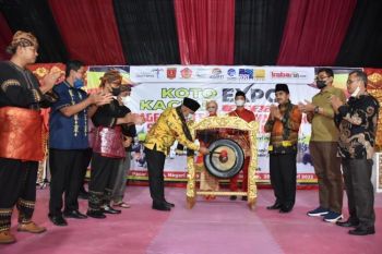 Pagelaran seni budaya Koto Kaciak Agam momen kembangkan tradisi