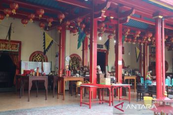 Warga keturunan Tionghoa di Kudus rayakan Imlek secara sederhana