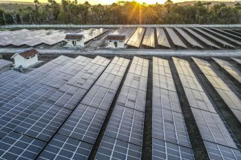 PLN konversi 250 megawatt pembangkit diesel ke tenaga surya tahun 2022