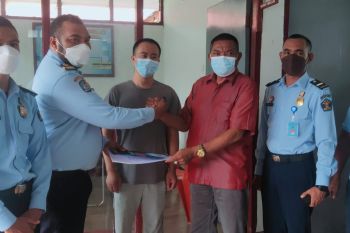 WNA China diserahkan ke Imigrasi Atambua usai bebas dari tahanan,