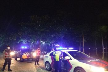 Jelang pra-musim MotoGP Mandalika, Polres Lombok Tengah rutin patroli blue light