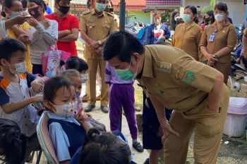 Bupati Bartim pastikan vaksinasi anak terus berlanjut