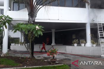 Polisi tangkap tersangka pembakar Kantor Bappeda Riau