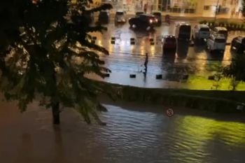 BPBD OKU evakuasi empat unit mobil nyaris  tenggelam akibat banjir