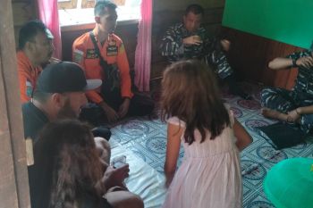Empat warga Kanada terombang-ambing di perairan Lingga Kepri