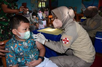Lantamal VI Makassar genjot vaksinasi untuk anak SD