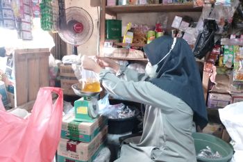 Harga minyak curah di Pekanbaru masih tinggi, pembeli berkurang