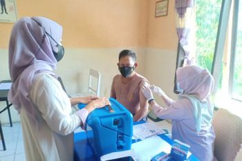 Personel Polres Polewali Mandar mulai mendapatkan vaksinasi dosis ketiga
