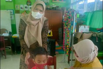 Vaksinasi untuk anak perdana digelar di SDN 01 Gumala Padang Panjang