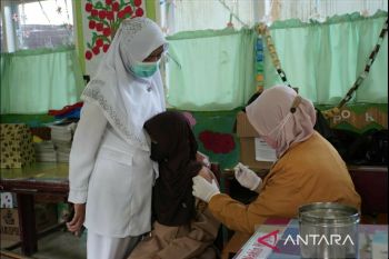 Anak usia 6-11 tahun mulai divaksinasi di Padang Panjang