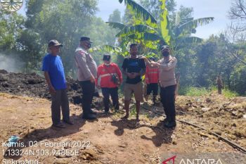 Area produksi tempurung arang di Sekupang  terbakar