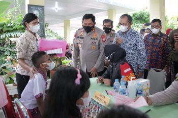 Wali Kota Makassar bersama Kapolda Sulsel road show vaksinasi anak