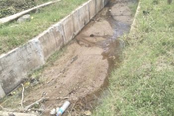Kawasan lingkar luar Sirkuit Mandalika masih kotor menjelang pramusim