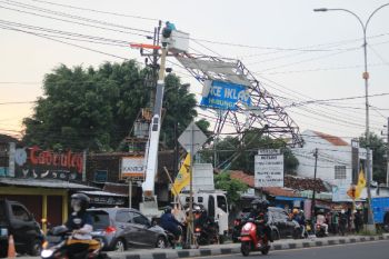 PLN berangsur pulihkan gangguan listrik pascahujan lebat di Yogyakarta