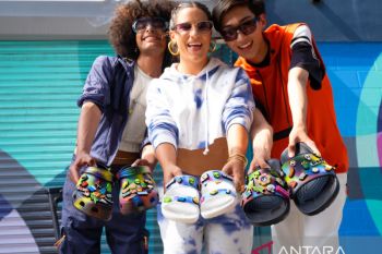 Crocs luncurkan koleksi Solarized terinspirasi dari 'cyber culture'